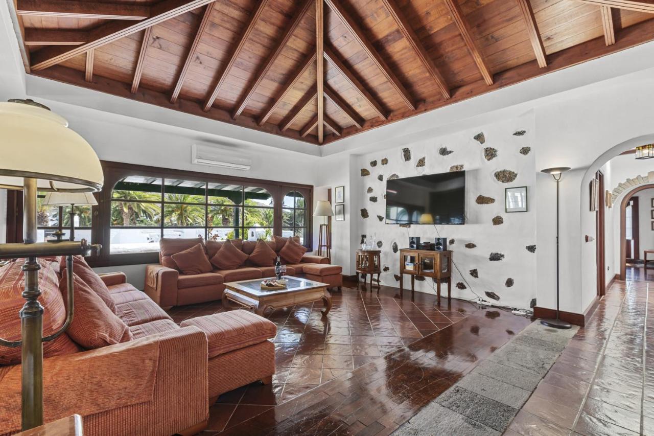 Villa Haria Lux By Escapehome Екстериор снимка